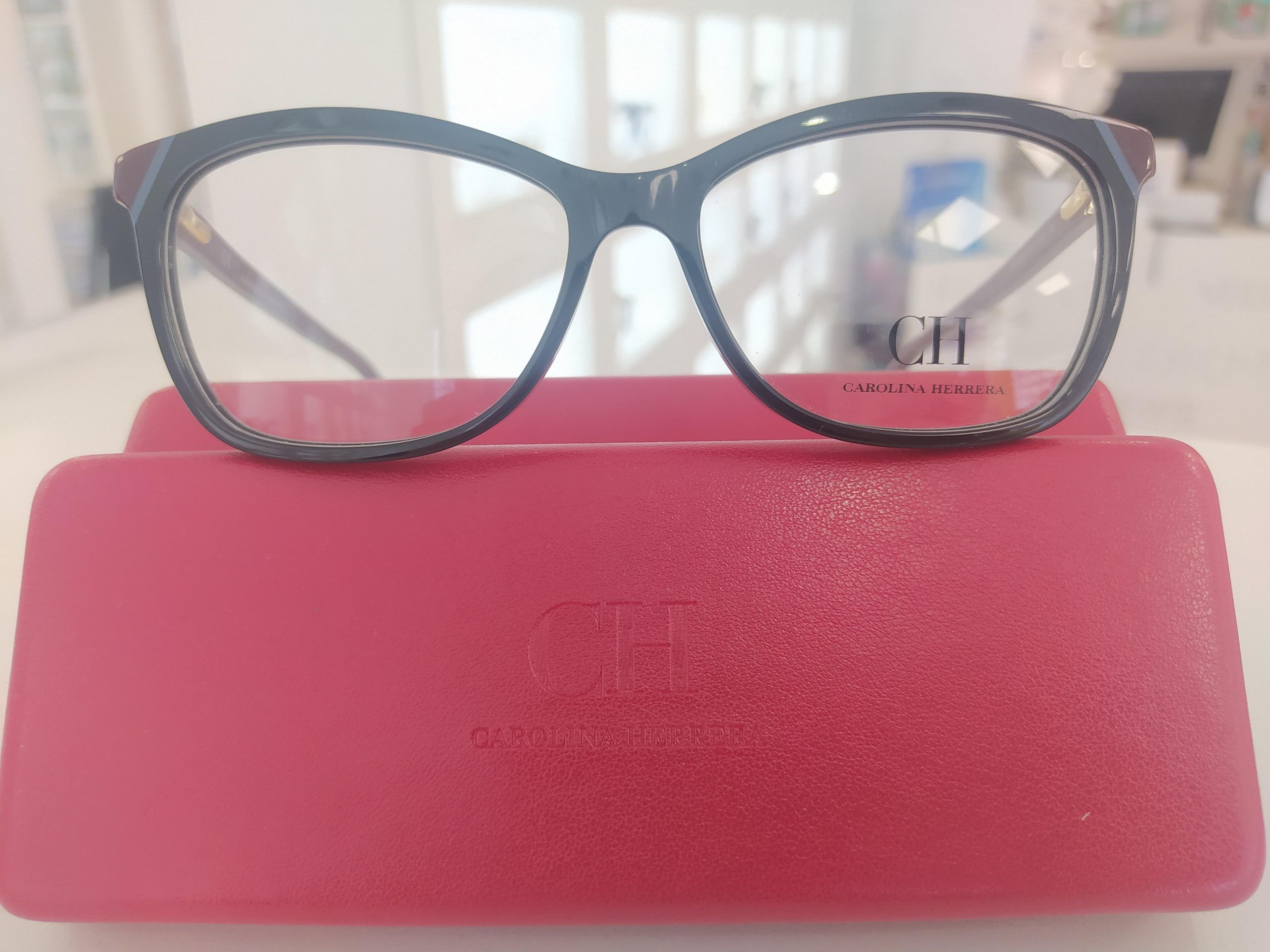 Gafa Carolina Herrera VHE806L col.0700 - Imagen 2