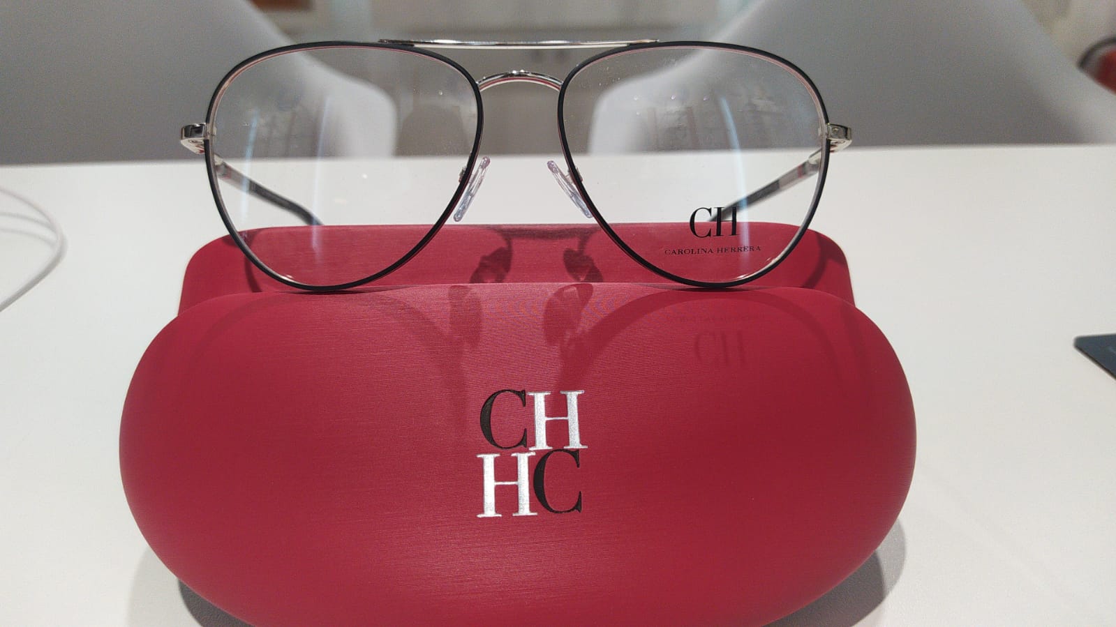Gafa de graduado Carolina Herrera VHE142 col.0K07 - Imagen 3