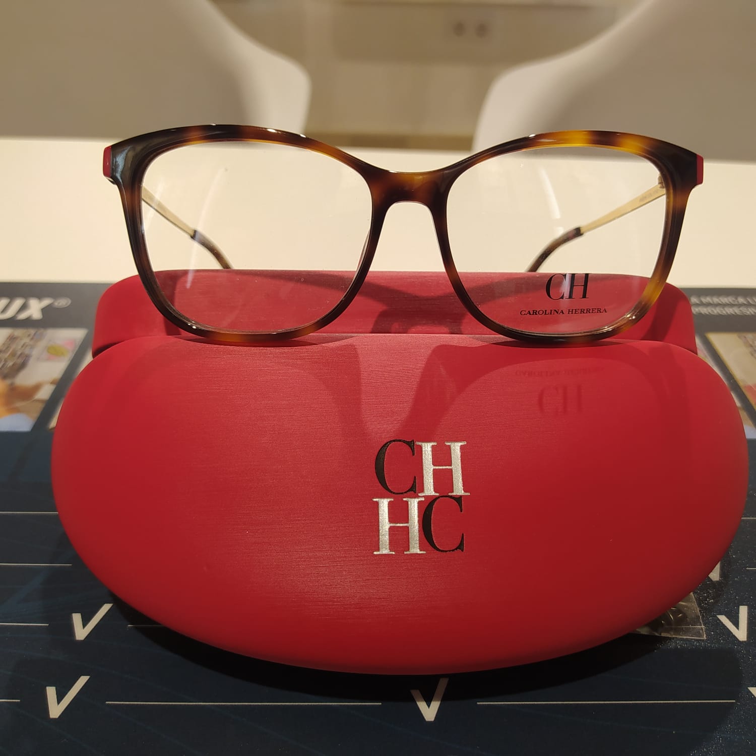 Carolina Herrera VHE818 col.0752 - Imagen 3