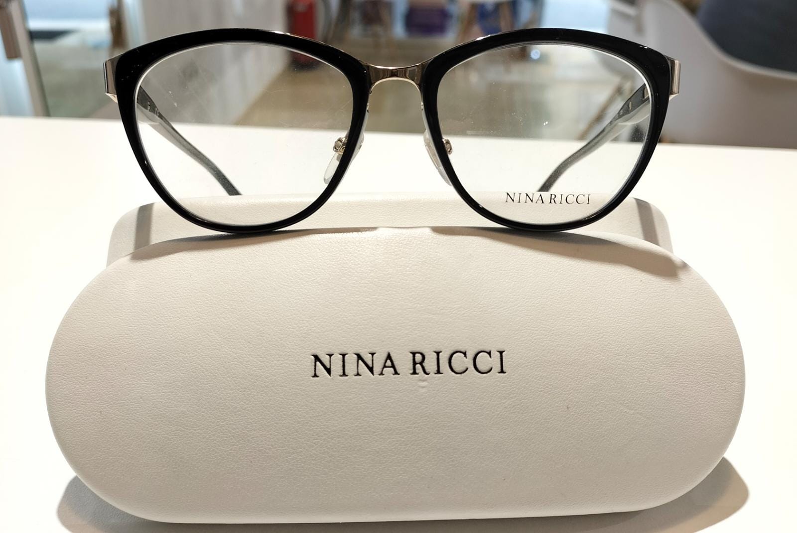 Gafa Nina Ricci VNR046 Col.0700 - Imagen 2